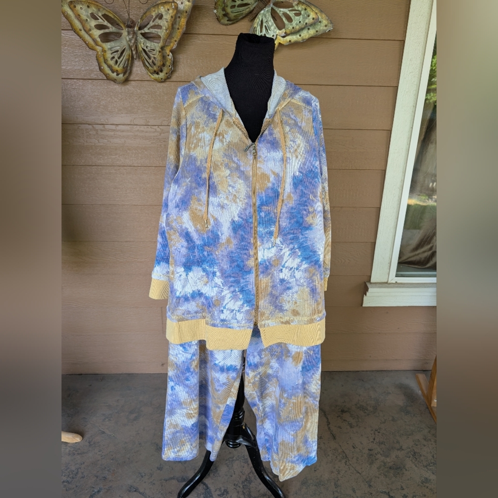 LOGO Lounge Waffle Knit Tie-Dye Hooded Zip Jacket and Capri Wide Leg Pant Set